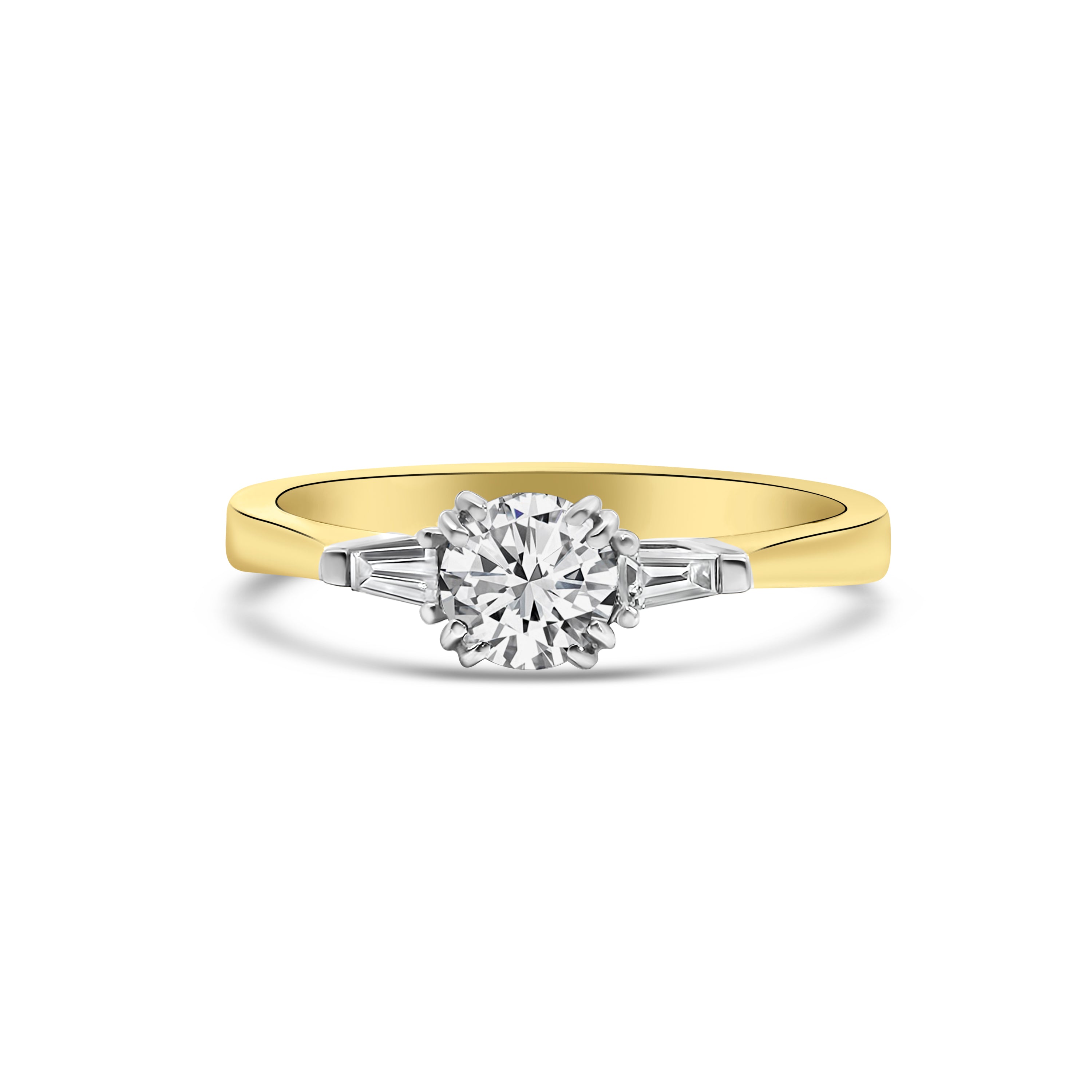 18kt Diamond solitaire with baguettes