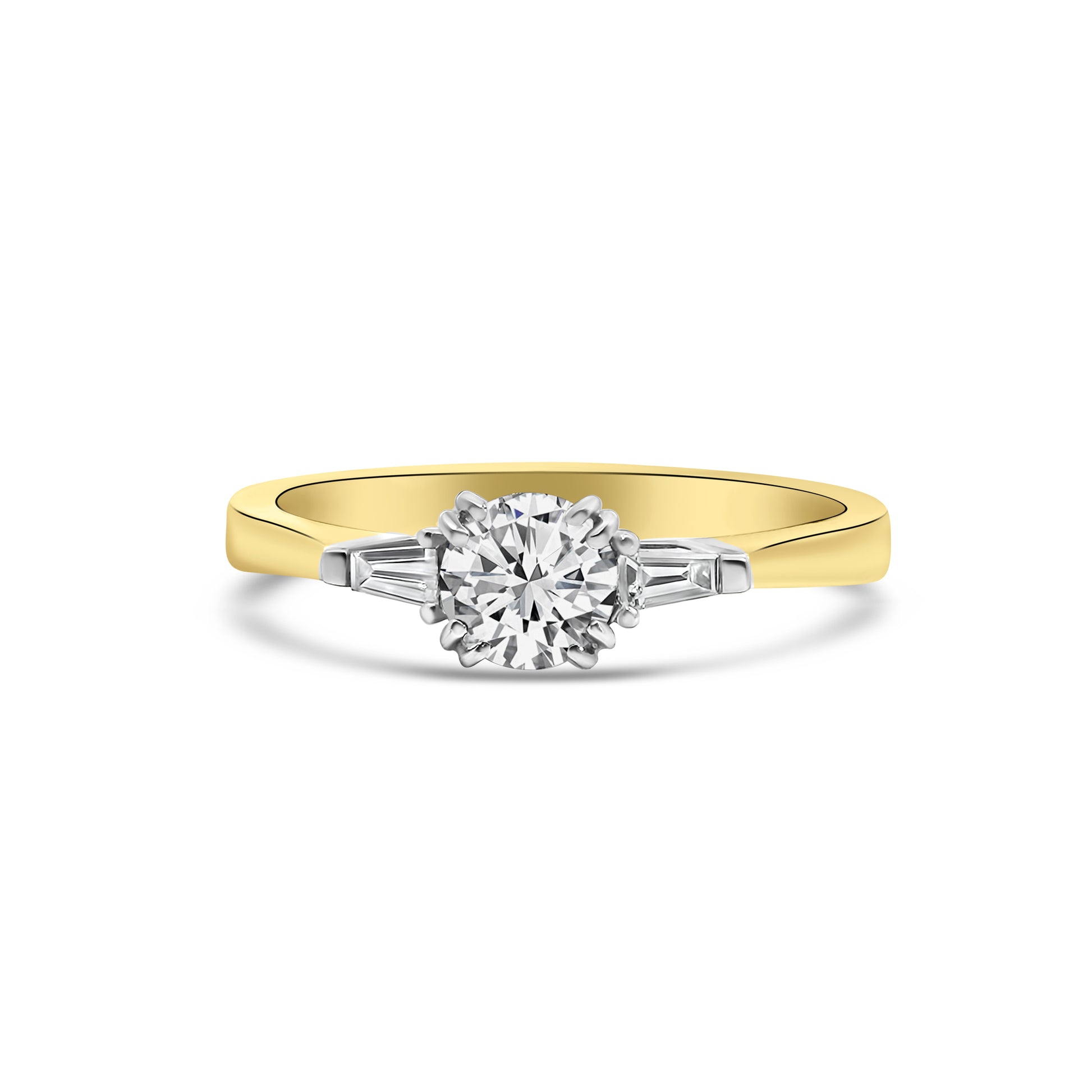 18kt Diamond solitaire with baguettes