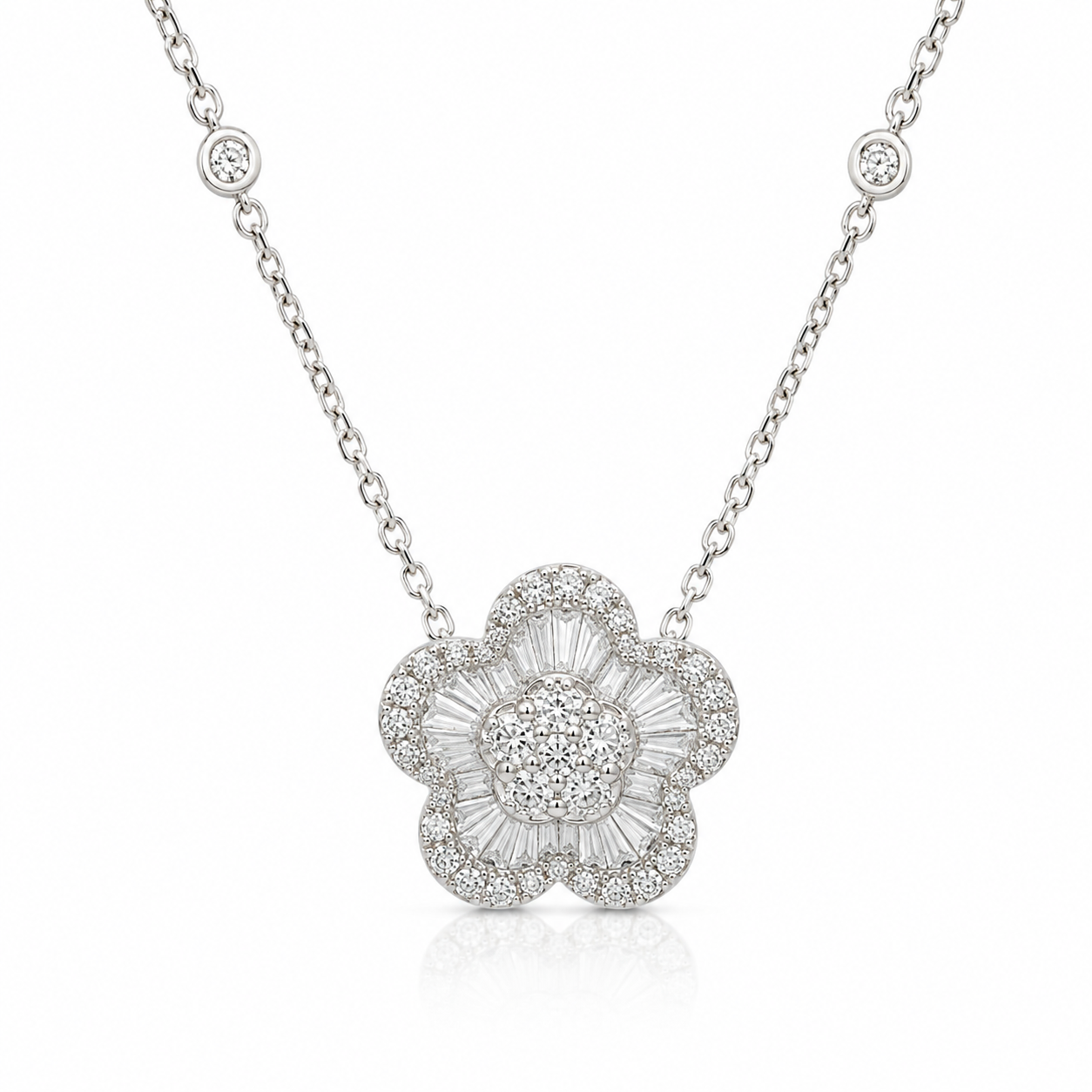 18kt Diamond Flower Pendant