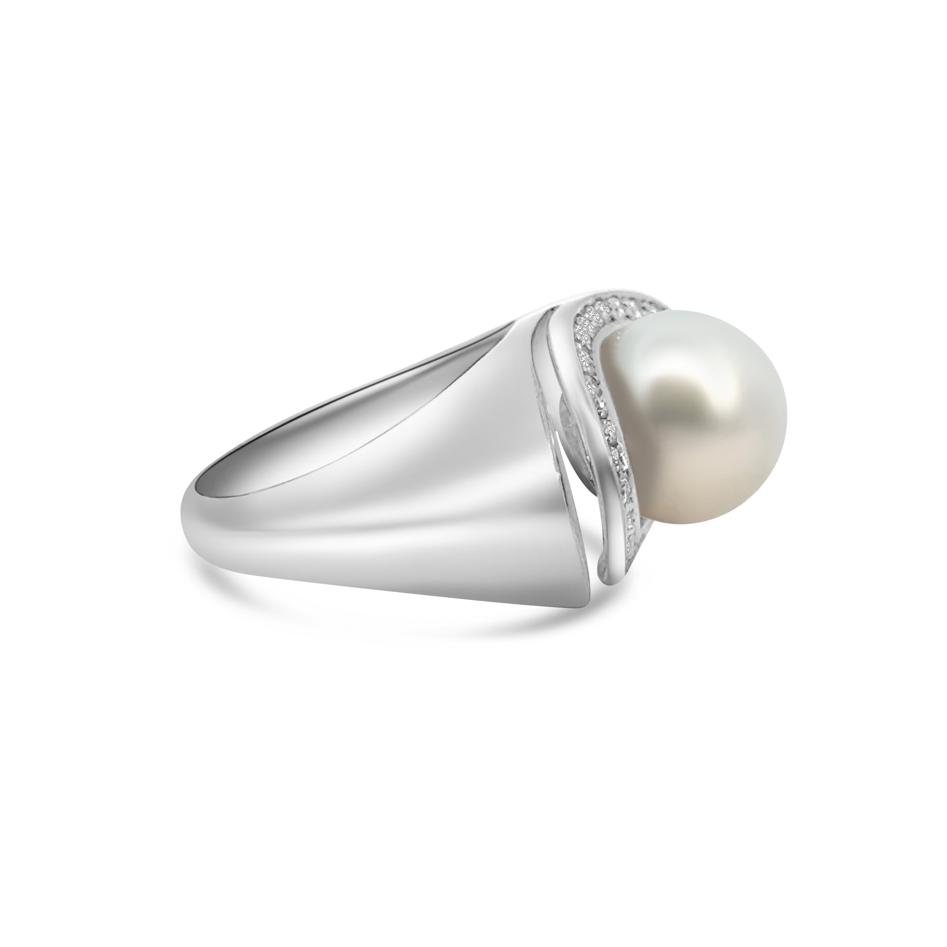 18kt South Sea Pearl and Diamond Ring