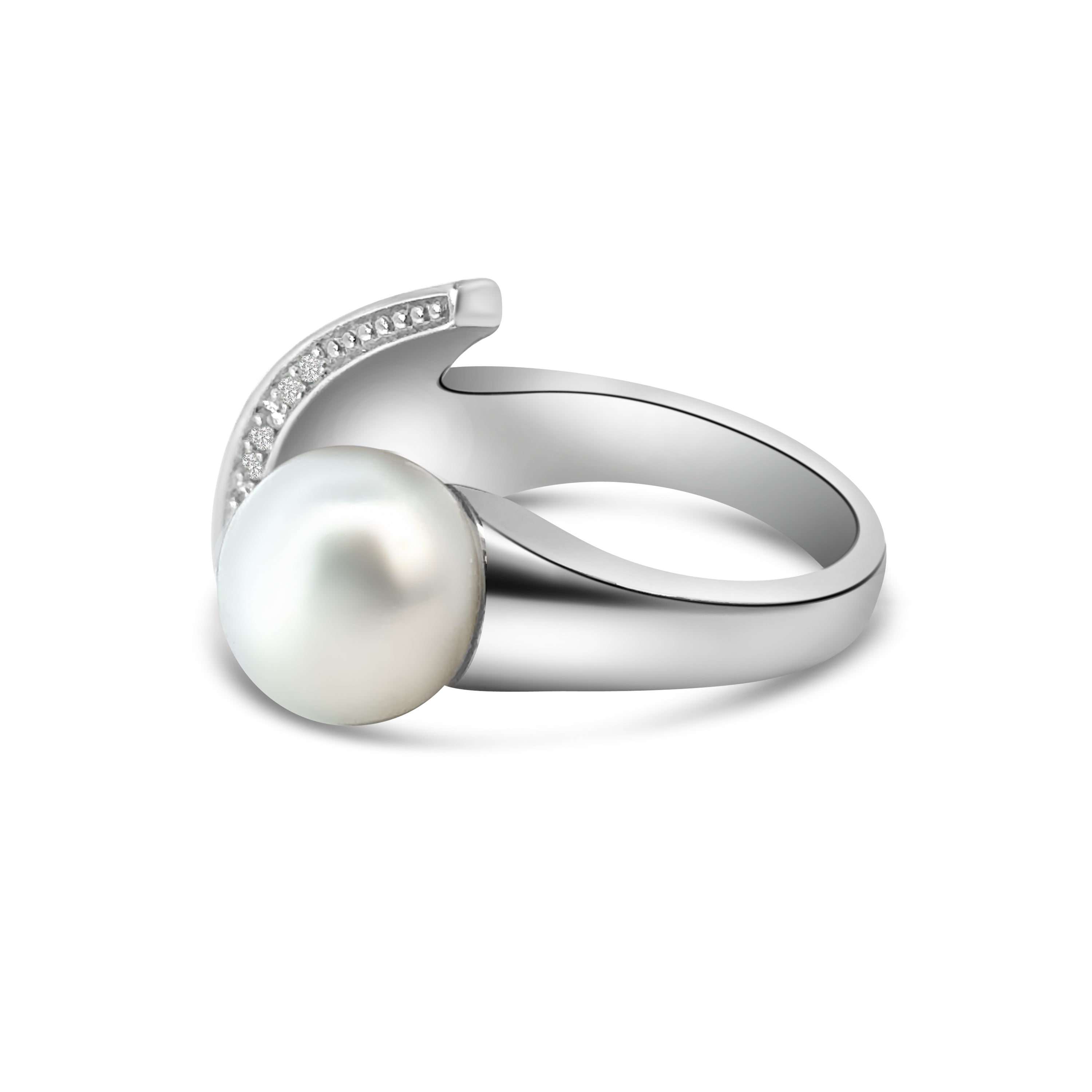 18kt South Sea Pearl and Diamond Ring