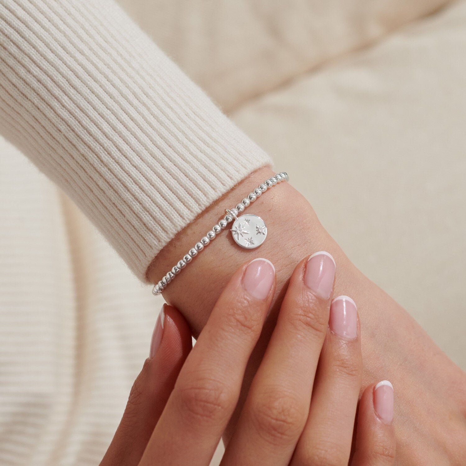 A Little 'Friendships Are Life's Treasures' Bracelet In Silver Plating image 1