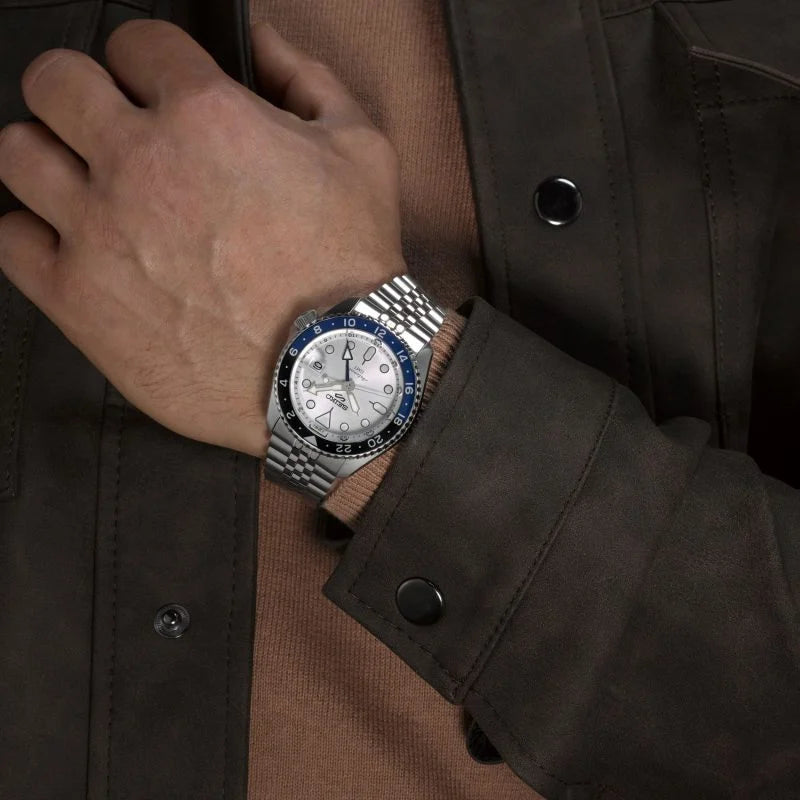 Seiko 5 Sports SKX GMT Sky Blue, Silver Cloud image 2